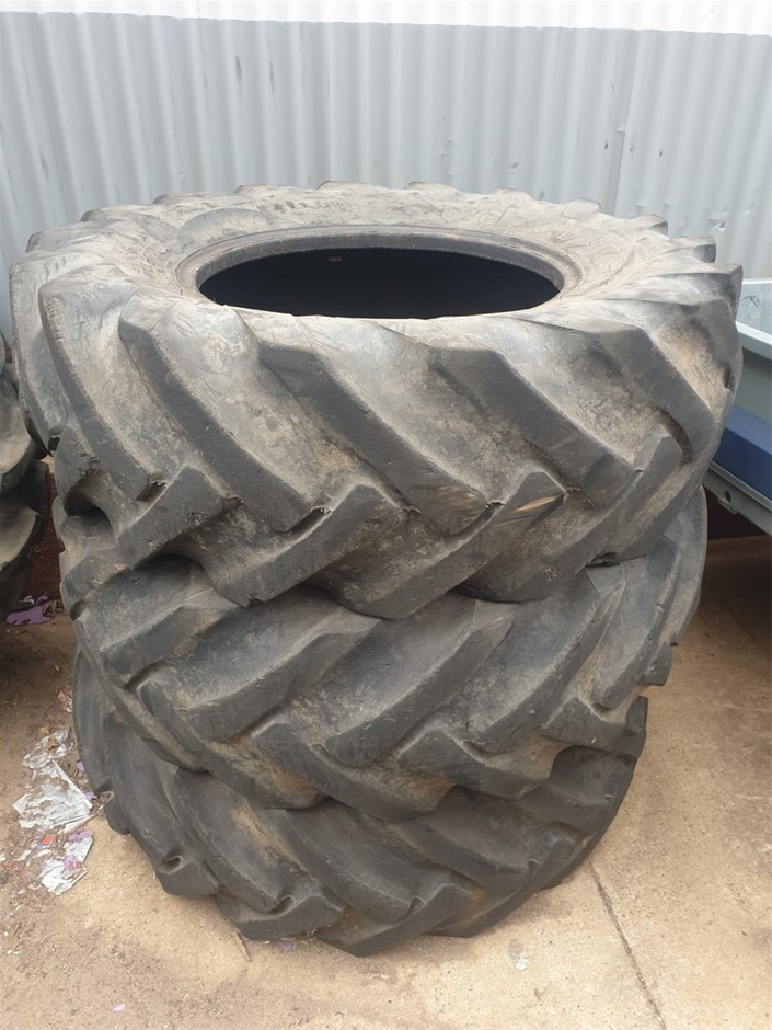 AMAZON BASICS Portable Window Blackout Curtain Shade with Suction Cups for