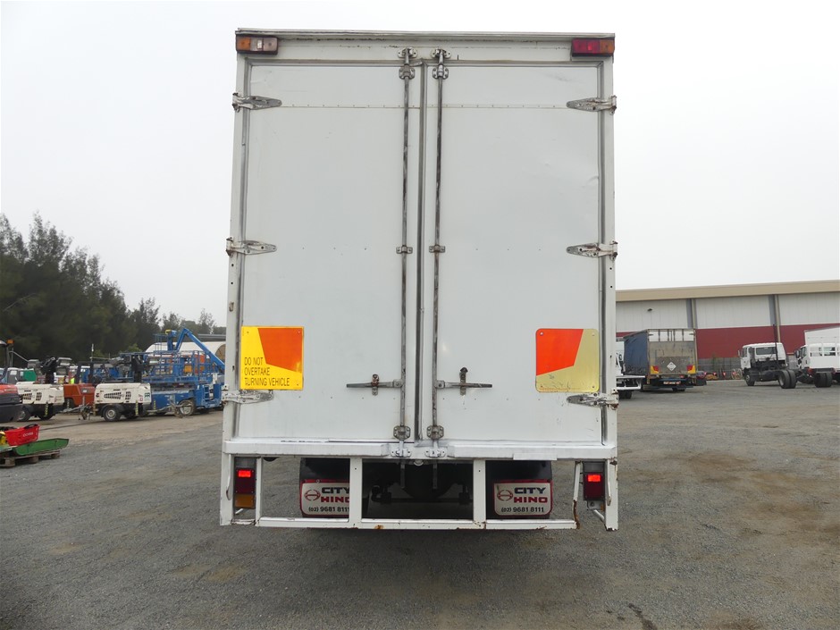 PETSAFE Drinkwell Pet Fountain Suitable for Medium Size Dogs Households. 3.