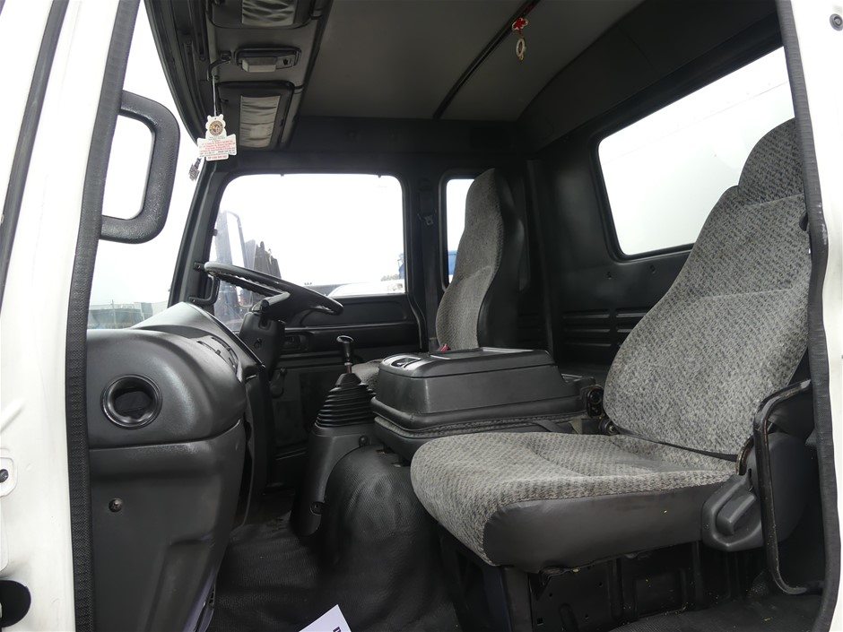 BULK PACK - 10 x 5mm Christmas Earrings (5 x Green, 5 x red)