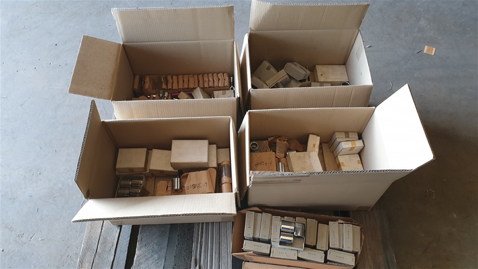 Wolf Blass Yellow Label Pinot Noir (6x 750mL). SA