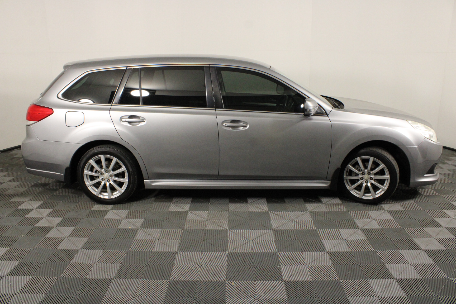 Wolf Blass Red Label Shiraz (6x 750mL), SEA.