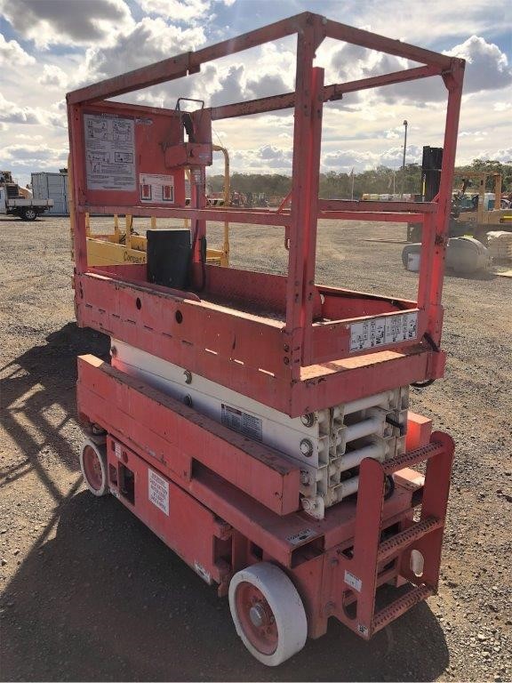 TOMMY HILFIGER Men's THFlex 9" Shorts, Size 40, 97% Cotton, Coral Red (XLS)