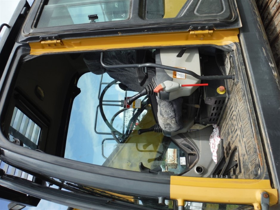 TOMMY HILFIGER Men's THFlex 9" Shorts, Size 30, 97% Cotton, Coral Red (XLS)