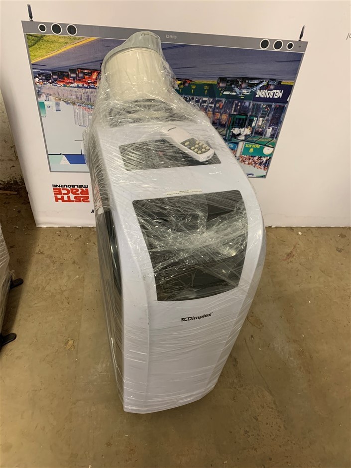 9K WHITE GOLD 'V' 0.06 HI I1 DIAMOND NECKLACE 40+5cm