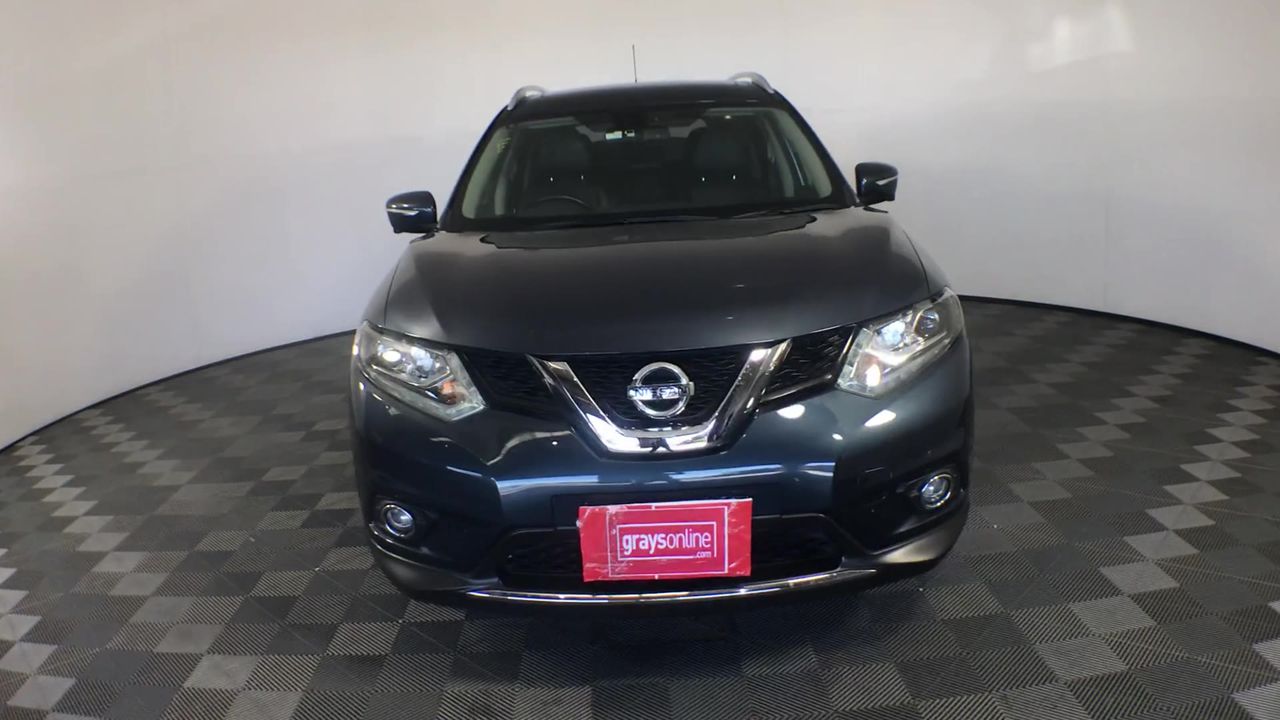 10mm White Pearls with Flower Jade Gemstone Bracelet