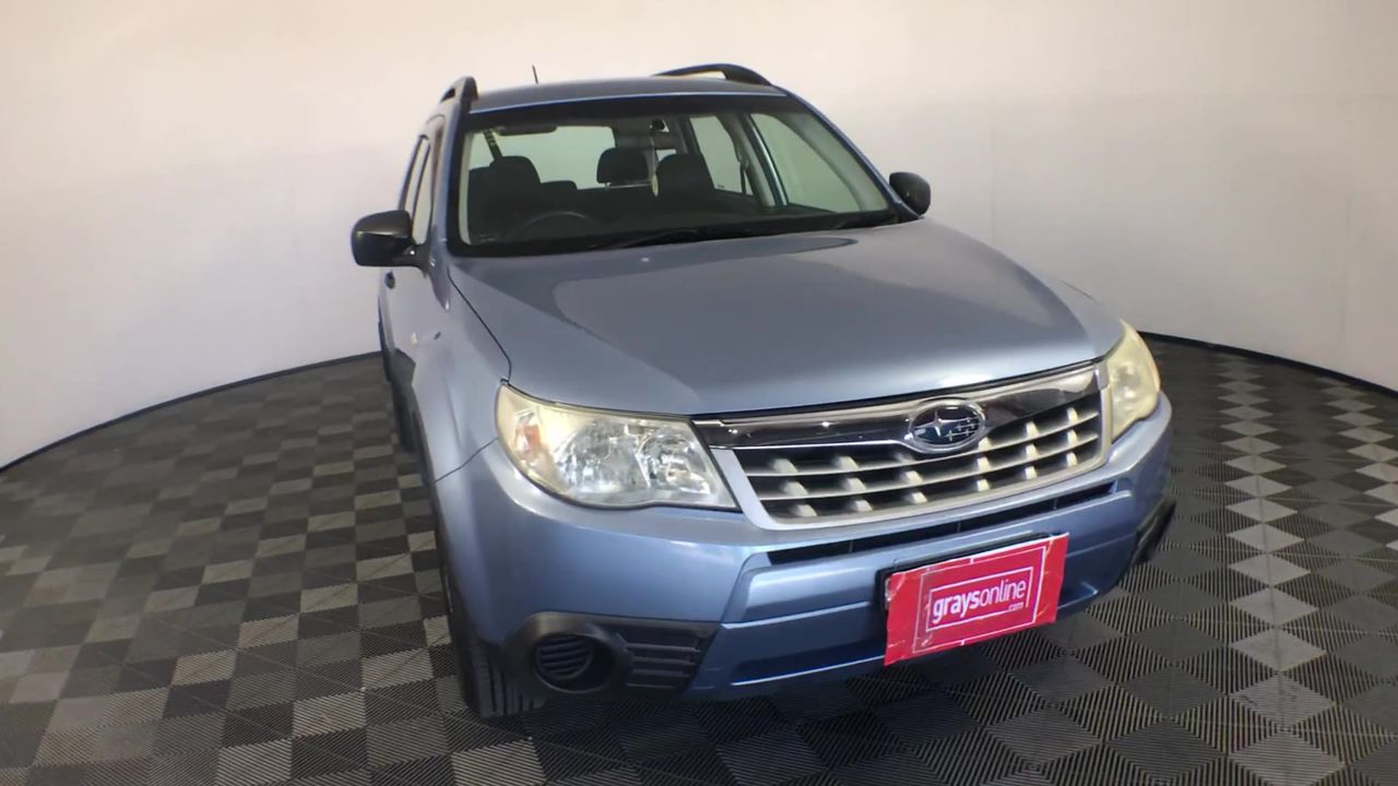 Men's 10mm Black Agate, Black Frosted & Gold Rhinestone Beaded Bracelet