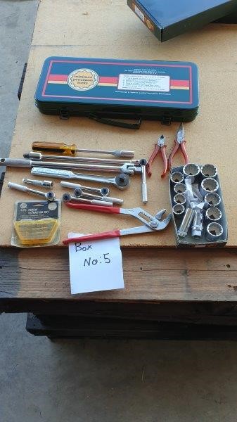 Stainless Steel Initial 'P' Bracelet with Simulated Diamonds - Yellow