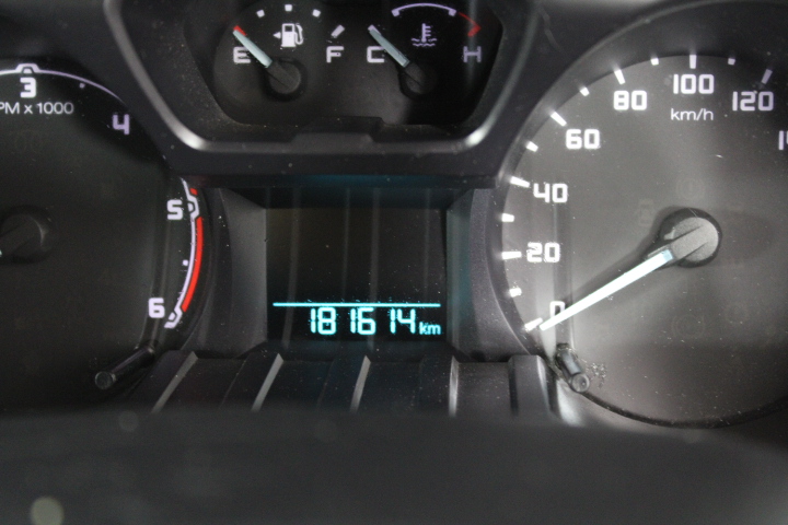 9K WHITE GOLD 0.25ct F VS GRADUATED LAB DIAMOND RING