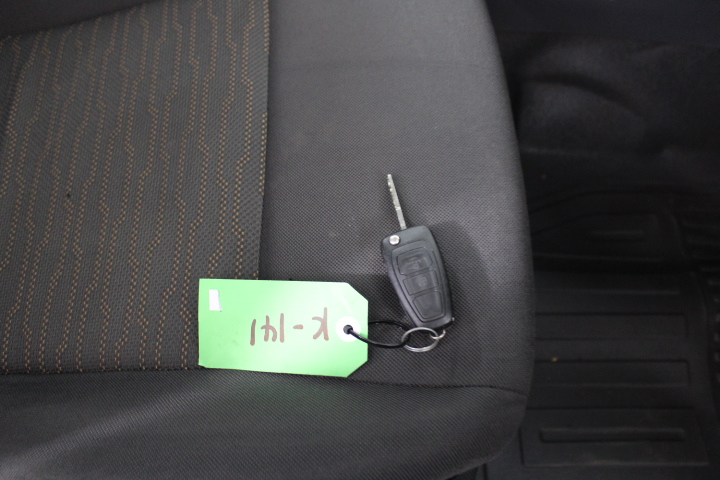 9K YELLOW GOLD 0.25ct F VS GRADUATED LAB DIAMOND RING