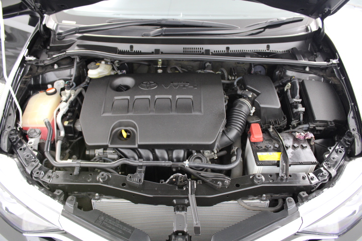 BUNDLE of 2: AMAZON BASICS Reusable Vacuum Storage Bags (Large, 5-Pack) + M