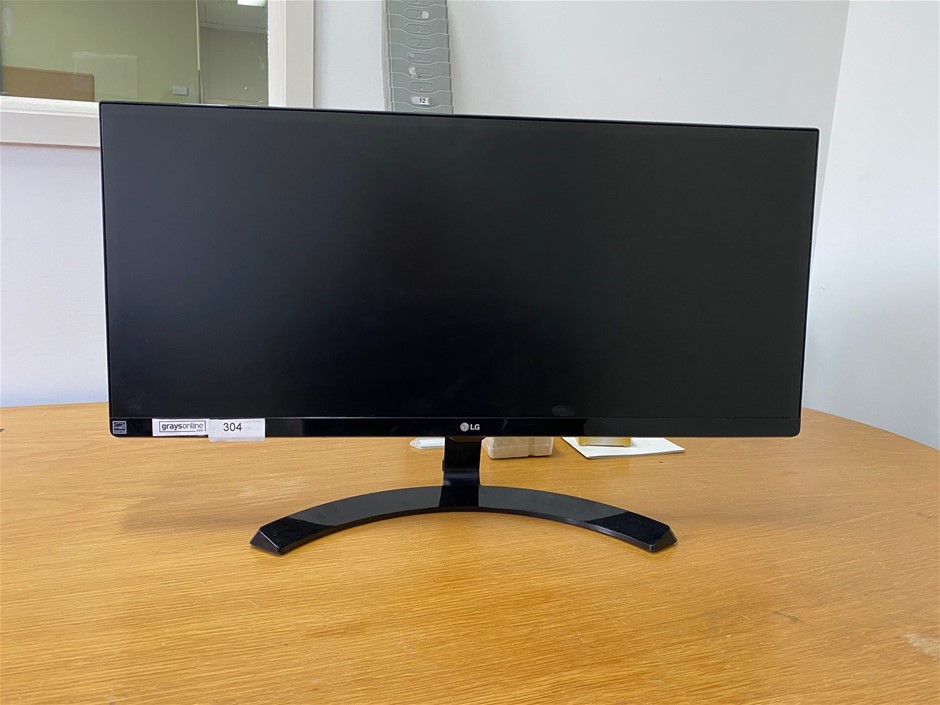 Little Farm Tractor With Trailer NB: Missing some parts, as image.