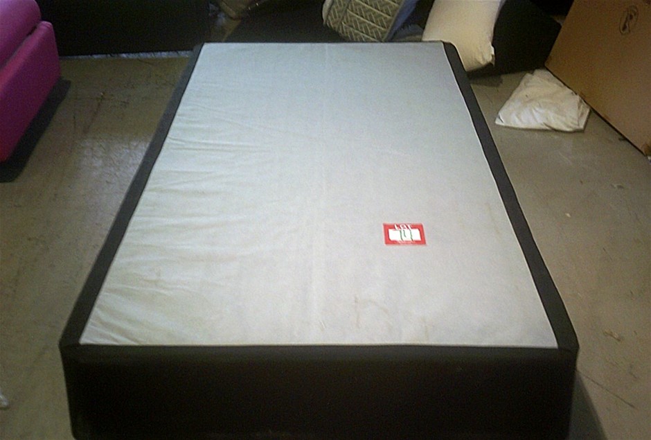 9K YELLOW GOLD 0.25ct F VS MARQUISE LAB DIAMOND RING