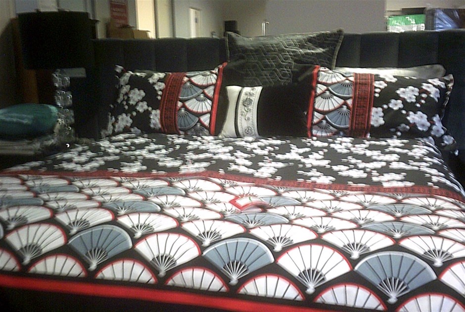 9K WHITE GOLD 0.10ct F VS LAB DIAMOND MARQ OFFSET RING