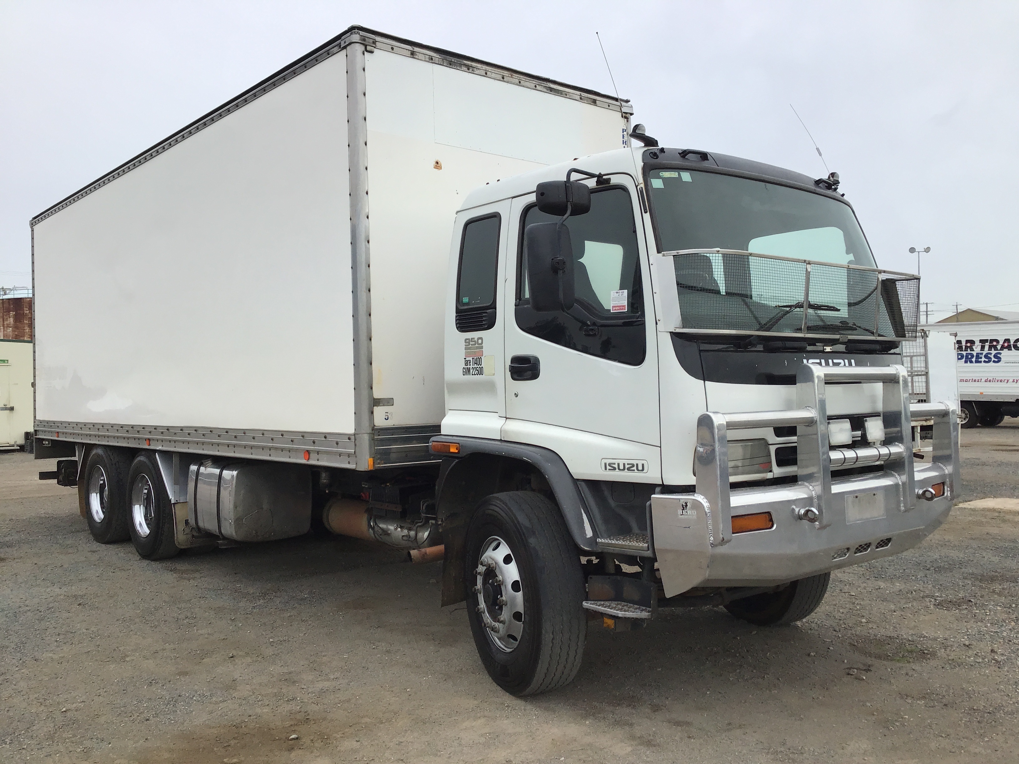 9K YELLOW GOLD 0.50ct F VS MULTI SHAPE LAB DIAMOND RING
