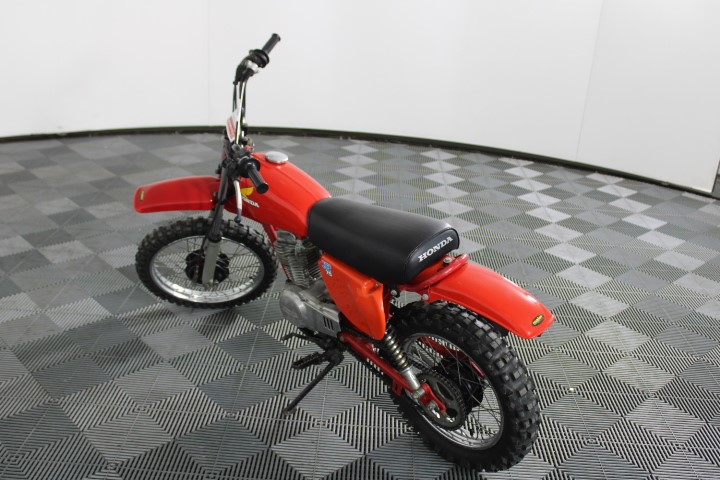 Music Wave HS & Guinness Mixed Brand and Microphone Receiver (Lot of 5)