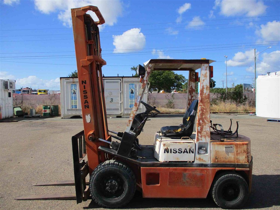 Stunning Square Simulated Diamond Bridal Stud Earrings - Champagne