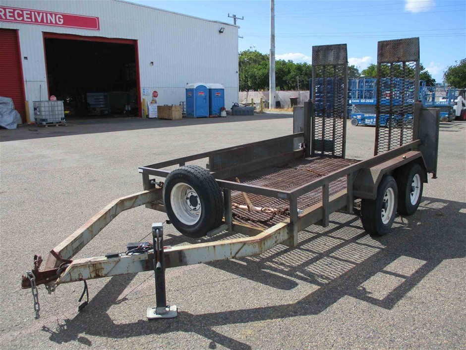 Designer Green & Simulated Diamond Square Stud Earrings in Silver