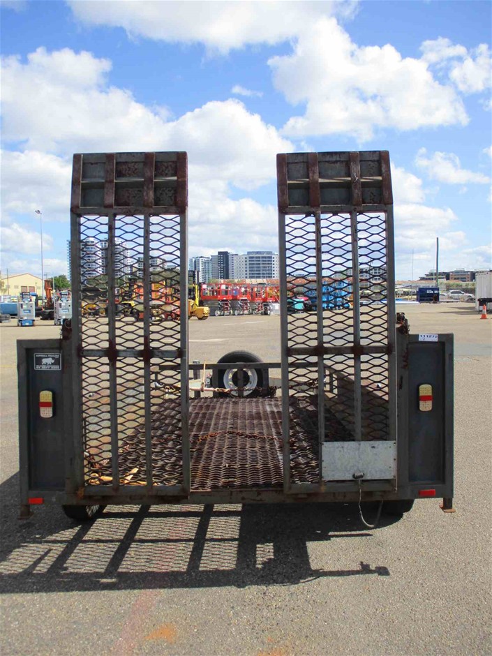 Stainless Steel Initial 'V' Bracelet with Simulated Diamonds - Yellow