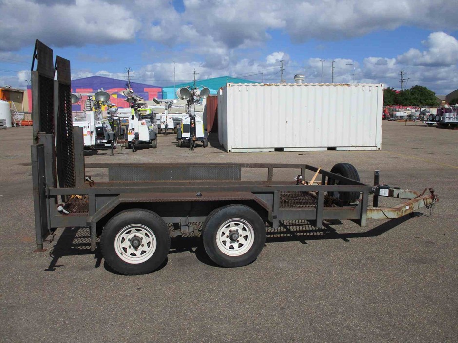 Stainless Steel Initial 'Y' Bracelet with Simulated Diamonds - Yellow