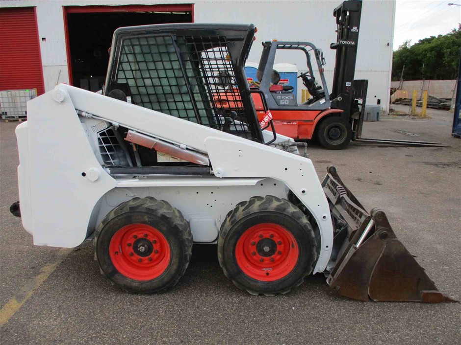 LOGITECH, G920 Driving Force Racing Wheel for Xbox One.  Buyers Note - Disc