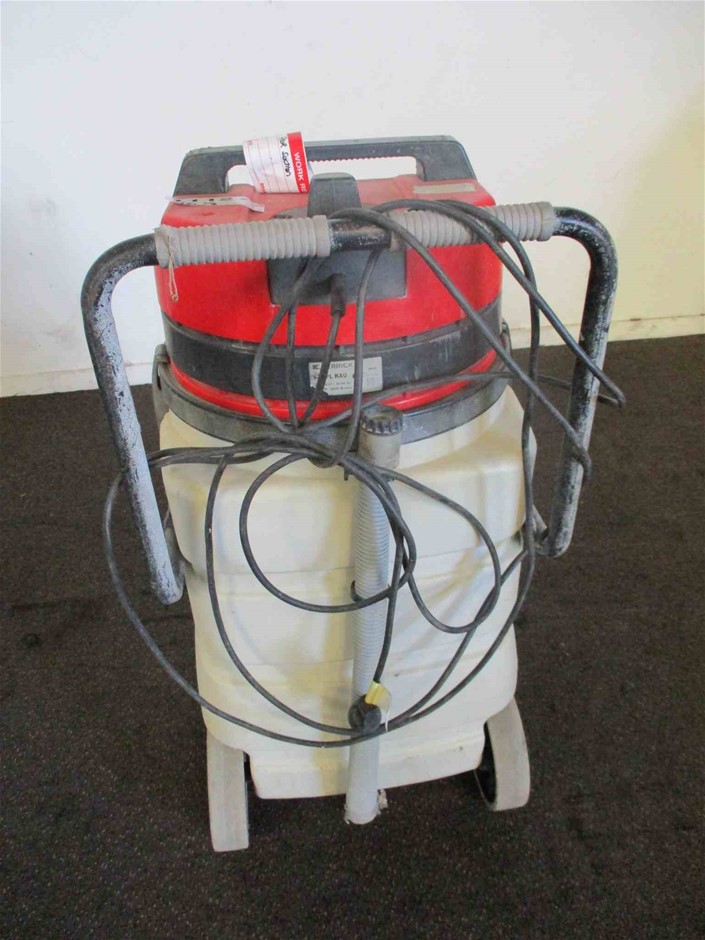 OMRON Basic Upper Arm Automatic Blood Pressure Monitor.  Buyers Note - Disc