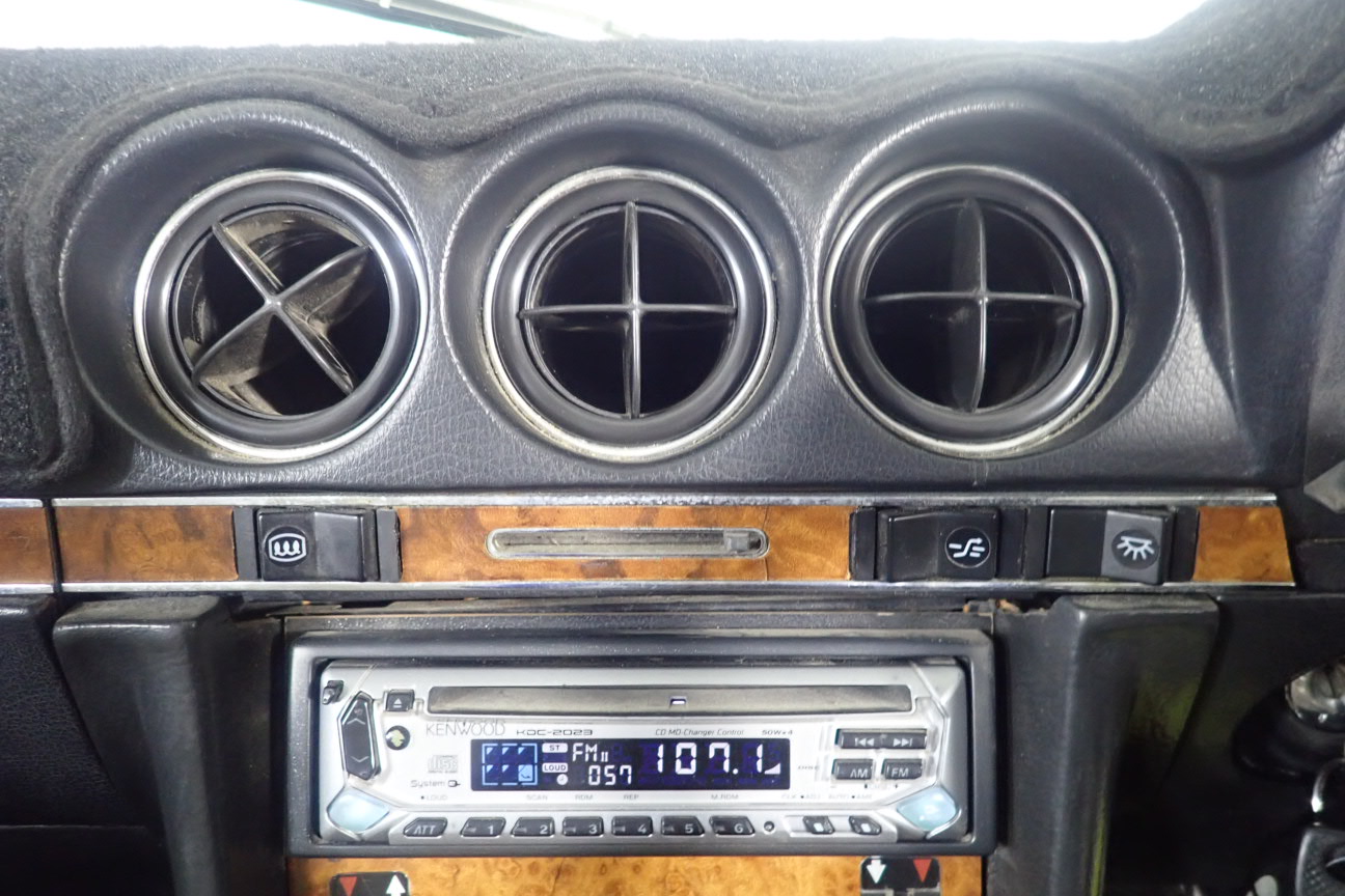 1.00 carat of white diamond round various in 5 case