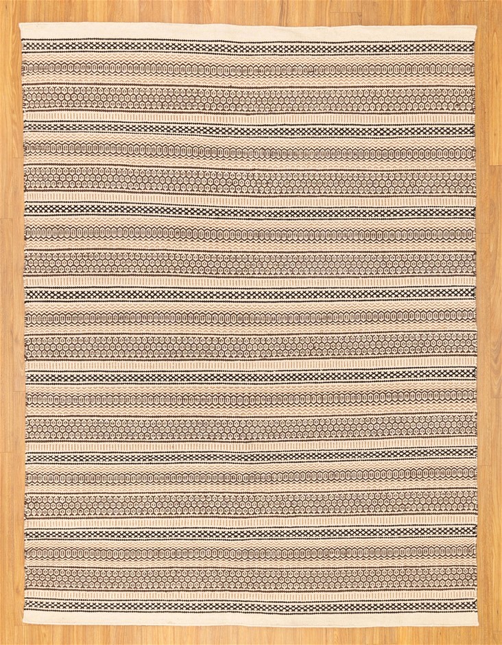 NIKE Men's Embroidered Swoosh Tee, Size L, 80% Cotton, Grey (063), BV0507.