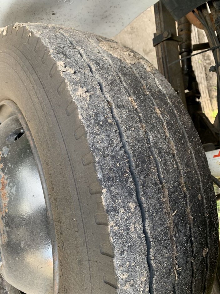 TOMMY HILFIGER Men's 7" Swim Trunks, Size 3XL, 100% Nylon, Primary Red (XLG