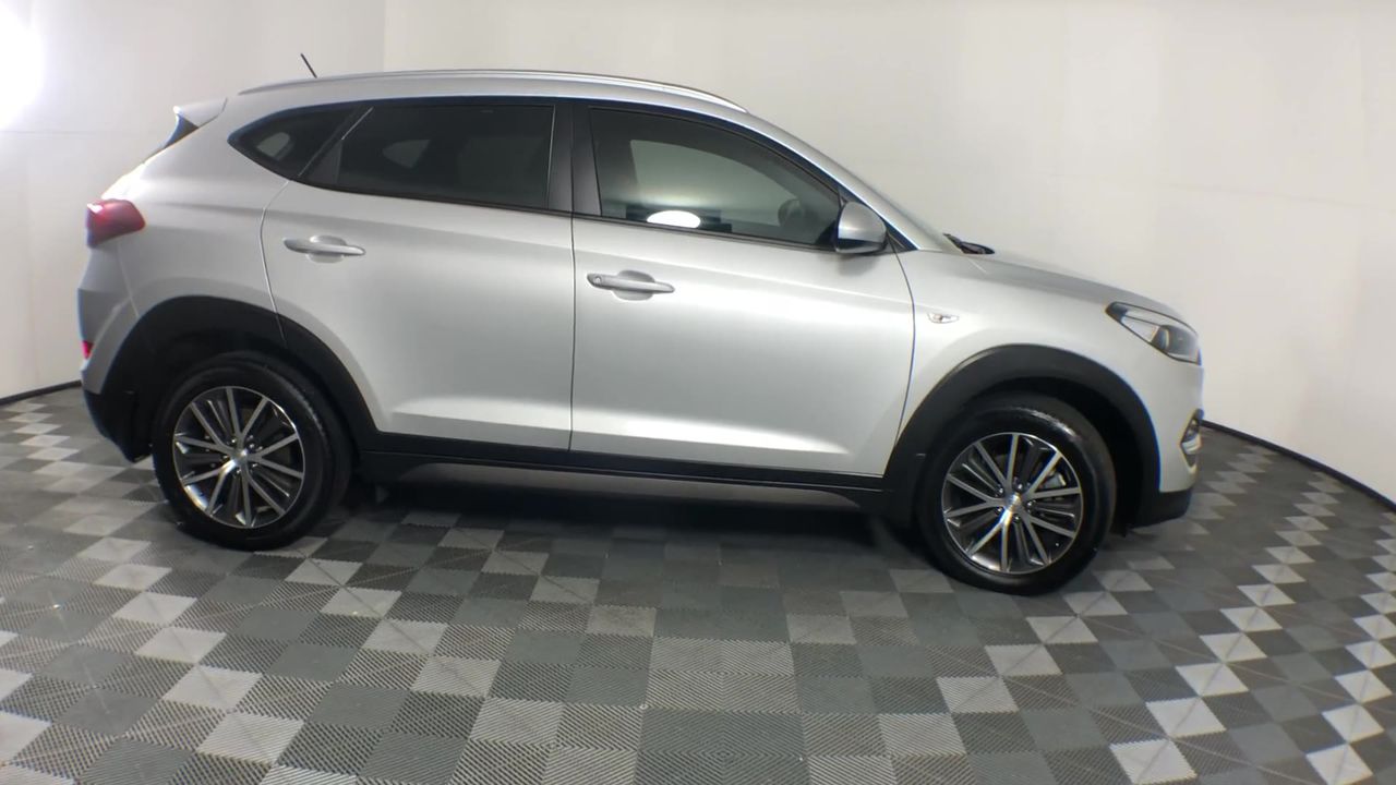 Waterproof  Watch Barrel Shaped Transparent Red Color Quartz Watch Popular