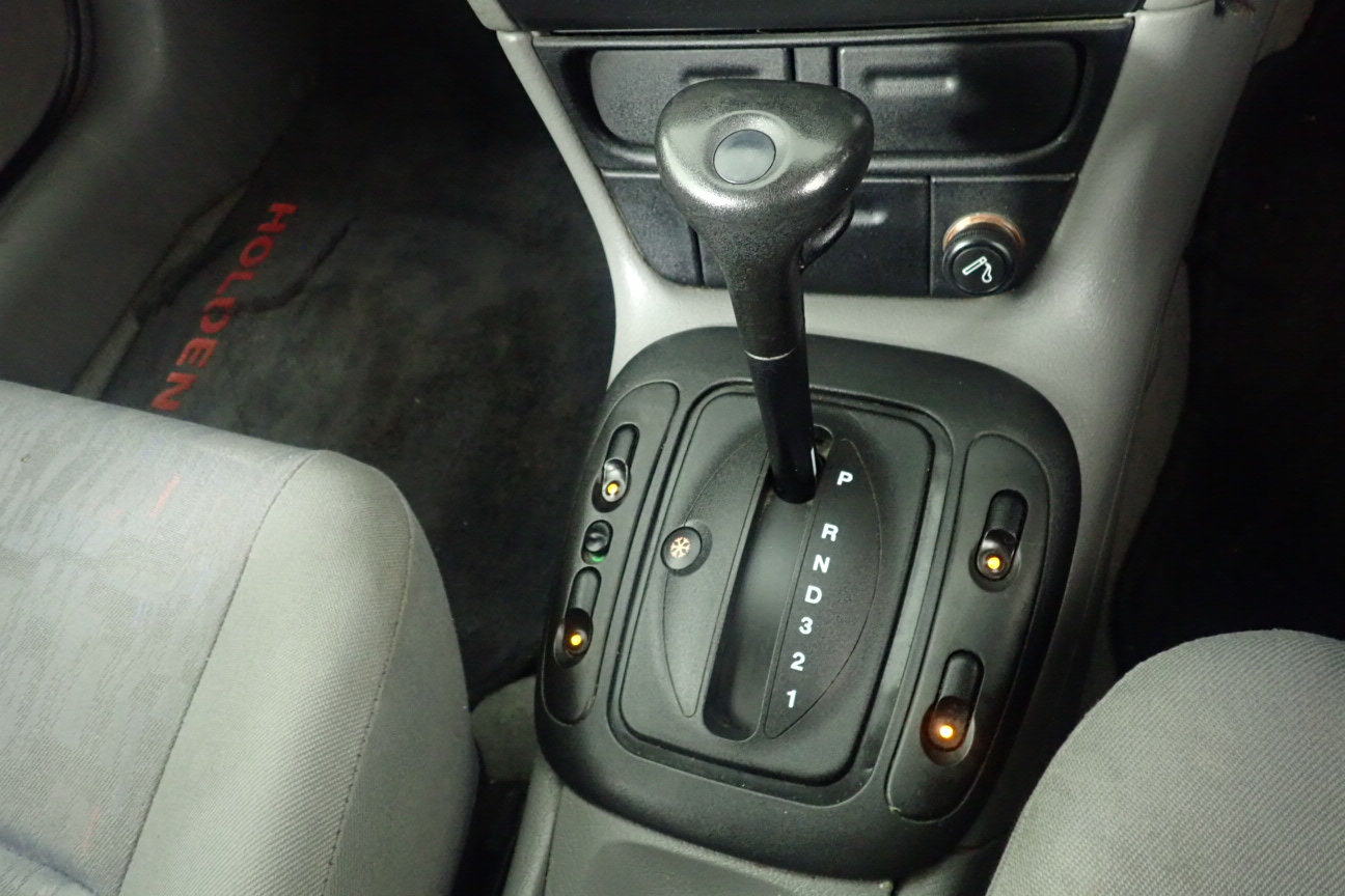 1966 Australia Silver Queen Elizabeth coin & 0.10 Xag silver bar x 4