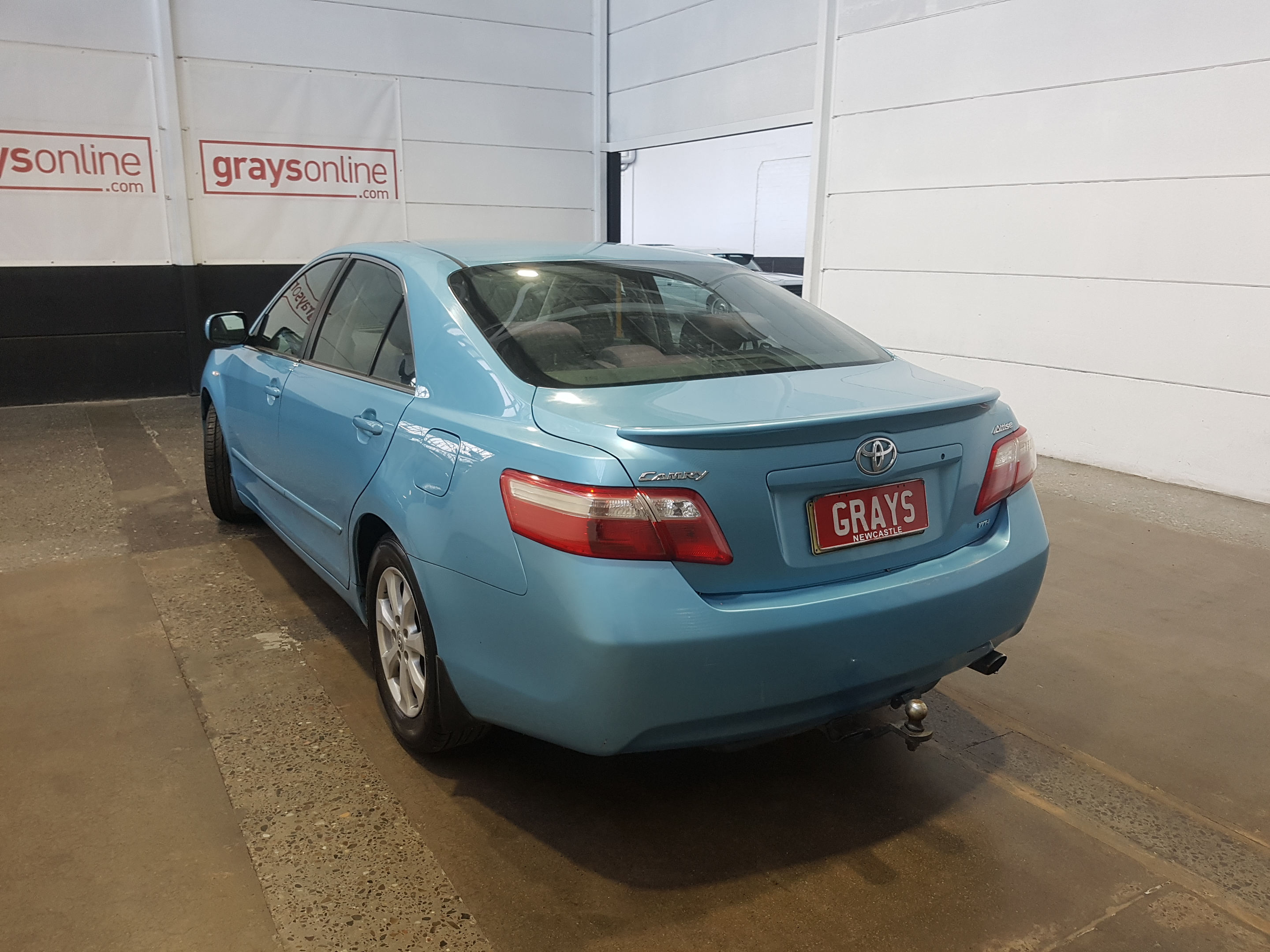 2010 BATHURST WINNER GOLD MEDALLION IN BOX LOWNDES HOLDEN VE COMMODORE