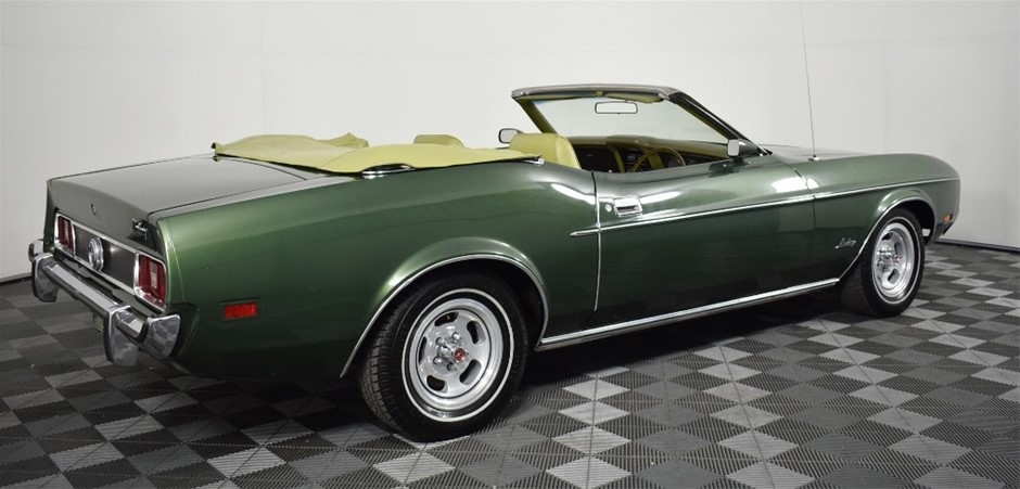 1.5 carat Champagne Emerald Cult VVSI Mossainites certified