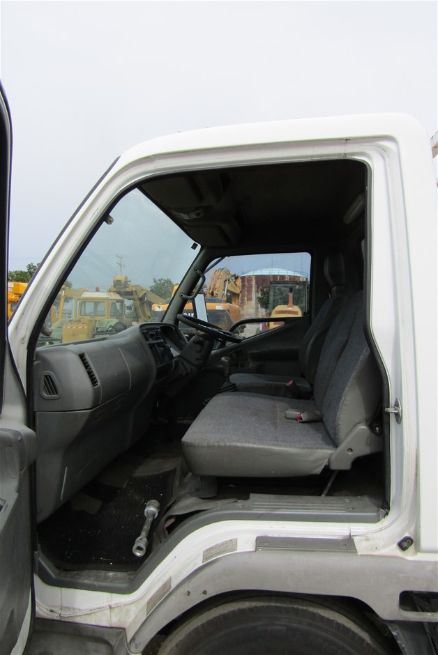 10mm White Pearls with Flower Jade Gemstone Necklace