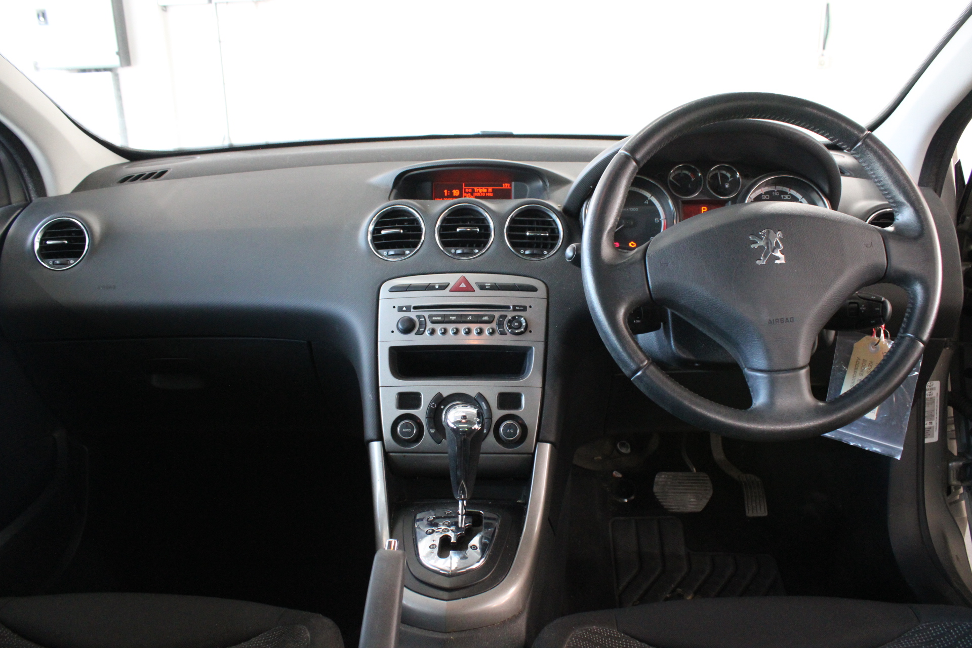 Brokenwood Cricket Pitch Red Cab Blend (6x 750mL).