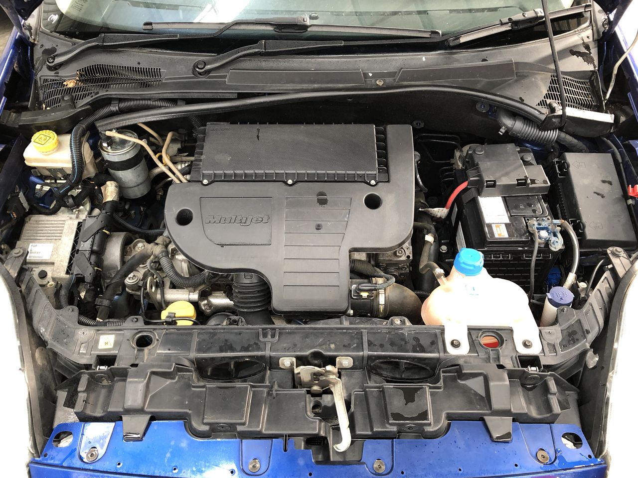 Mix Brand and Model Wooden Shipping Pallets