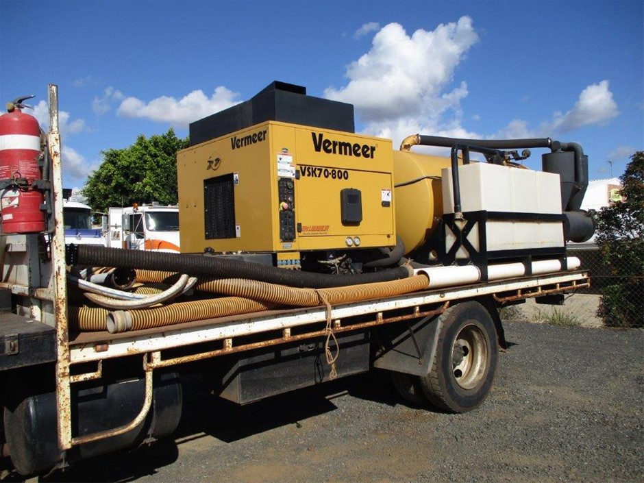 Stainless Steel Hexagon Necklace in Silver