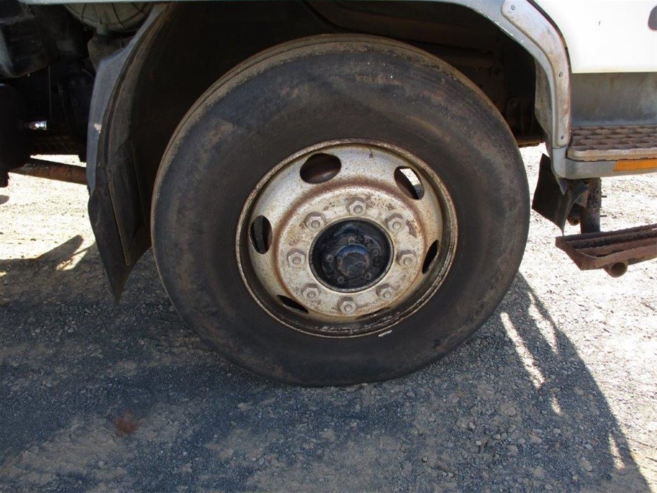 Classic Rhodium Plated Filigree Heart Locket