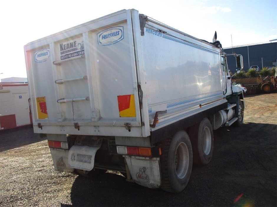 Solid 925 Sterling Silver Pendant Featuring a Crystal by Swarovski®