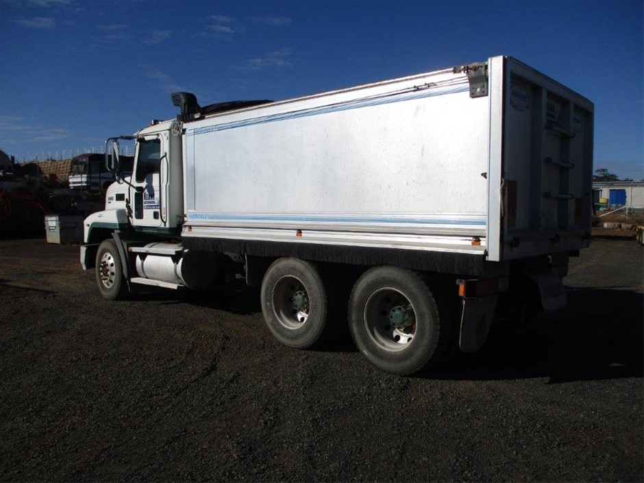 Solid 925 Silver 6mm Square Stud Earring Featuring 2 Crystals by Swarovski®