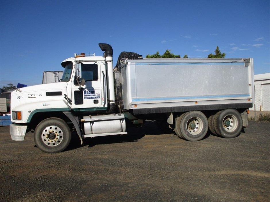 9 x Bulk Pack of Simulated Pearl, Diamond and Plain Earrings