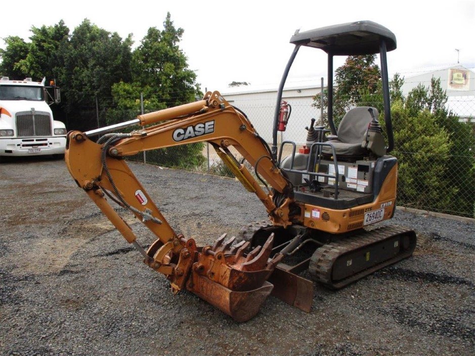 Rhodium Plated 7.5" Belcher Bracelet Featuring a Filigree Locket