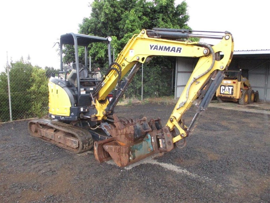 Rhodium Plated Men's Etched Band Ring (6mm)  - US Size 9