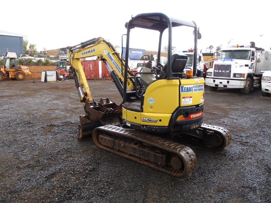 Stainless Steel Hexagon Necklace in Silver