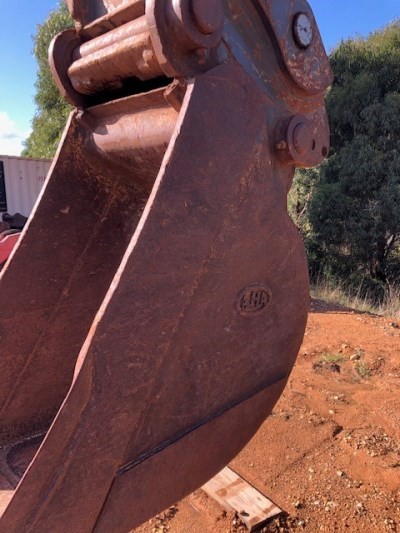 <p>2013 Isuzu FSR 850 X Long 4 x 2 Tray Body Truck</p>