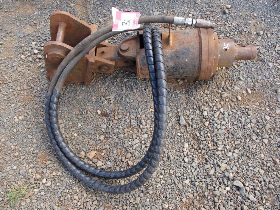 9K YELLOW GOLD 1.00ct F VS LAB DIAMOND CHANNEL SET BAND