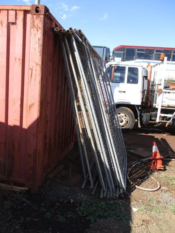 TOMMY HILFIGER Men's Diagonal Colorblock Polo T-Shirt, Size Medium, Colour: