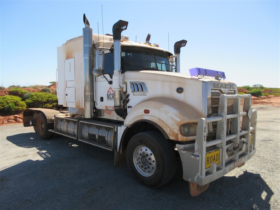 9K WHITE GOLD 1.00ct F VS LAB DIAMOND CLAW SET BAND