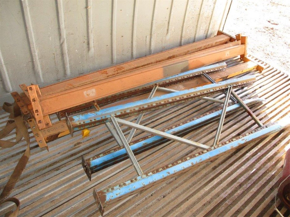 <p>2015 Haulotte OBHMUM8.1 Scissor Lift</p>