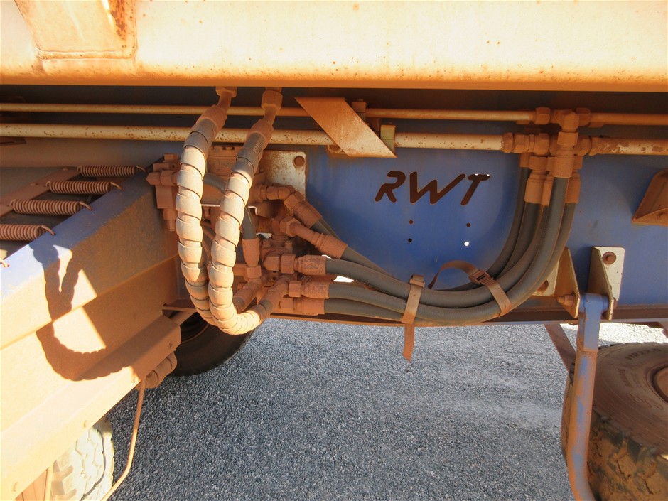 18K/ITALY Yellow Gold Filled bangle -(stamped 18K/Italy)