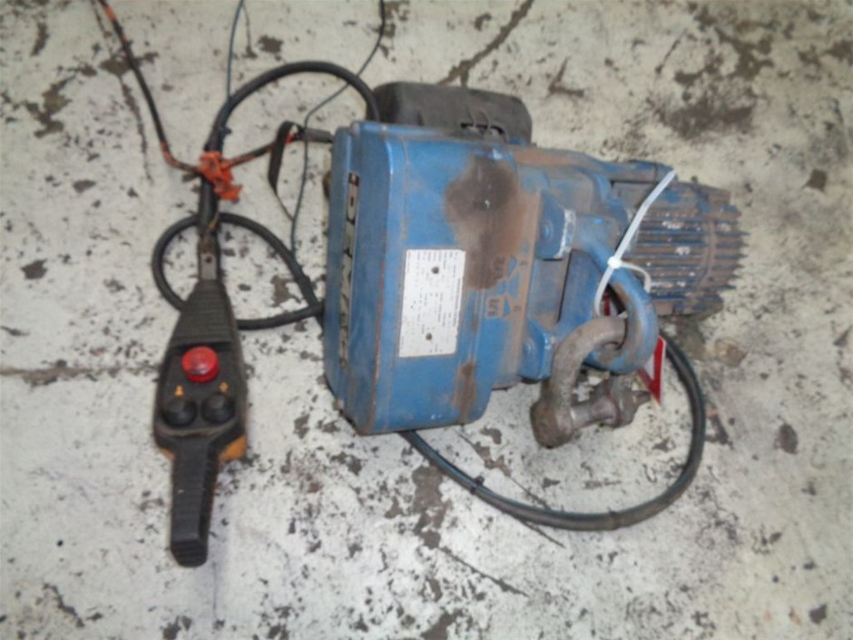 925 Sterling Silver Ring Micro Pave Simulated Diamonds - Size 7